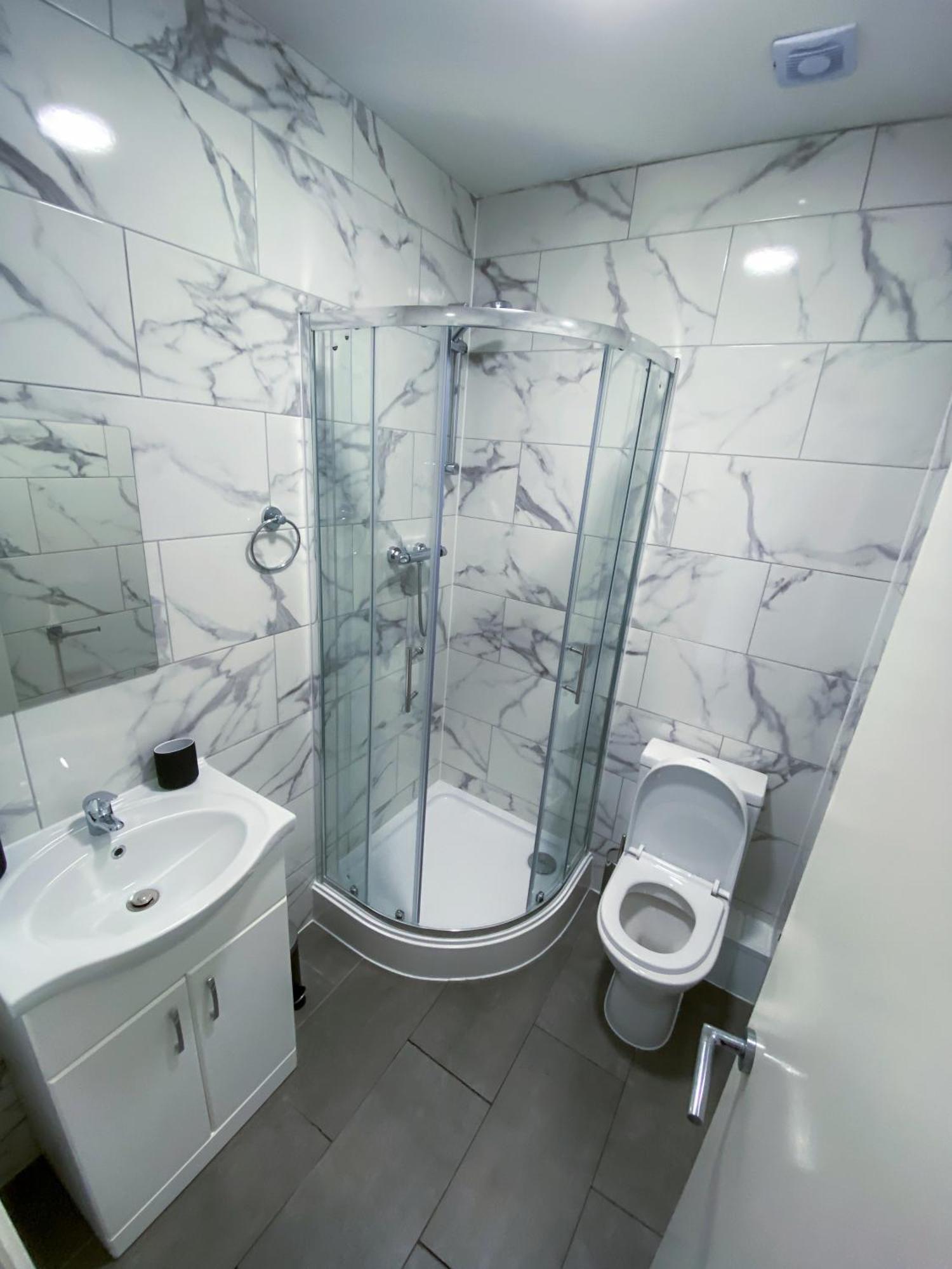 Modern 1 Bedroom Flat In Wood * Londra